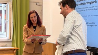 Sonja Grabner mit dem Klassenlehrer