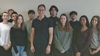 Klasse mit Wissenschaftsbotschafter Markus Arndt