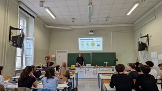 Wissenschaftsbotschafter zu Besuch am Akademischen Gymnasium Wien