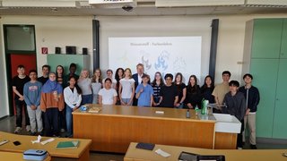Klassenbild mit Wissenschaftsbotschafter Faullant