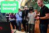 Gruppe testet VR-Brillen