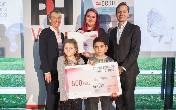 Gewinner/innen der GTVS Reichsapfelgasse mit Barbara Weitgruber und Jakob Calice