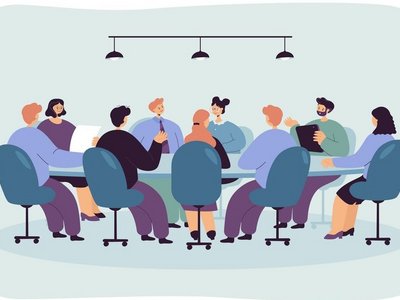 Personen sitzen um einen Round-Table