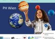 Mädchen wird von Planeten umkreist