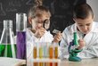 Kinder forschen im Labor