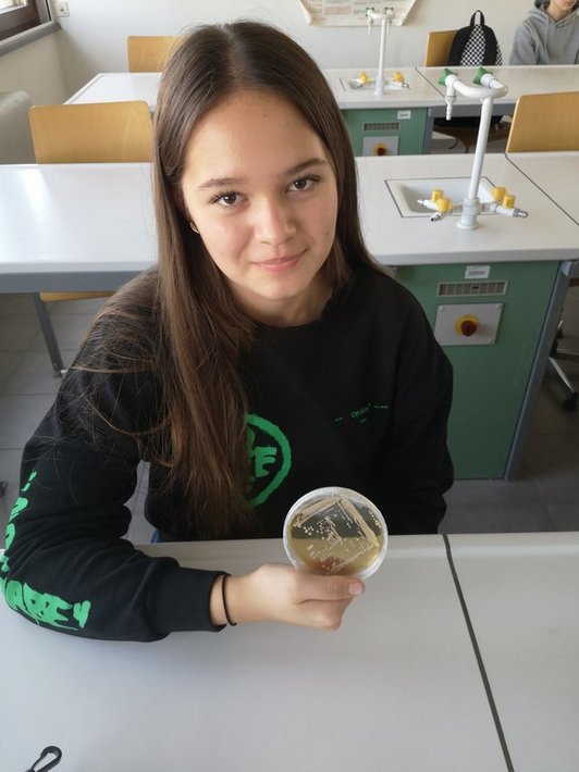 Schülerin bei Workshop
