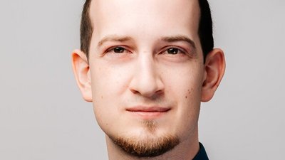 Portraitfoto von Lukas Daniel Klausner