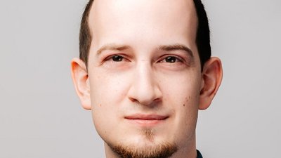 Portraitfoto von Lukas Daniel Klausner