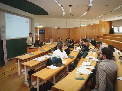 Workshop für Lehrer/innen in Hörsaal der Uni Wien